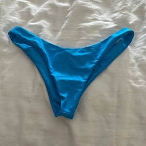 Blue bikini bottom bought from shein doesn’t fit it’s a L
